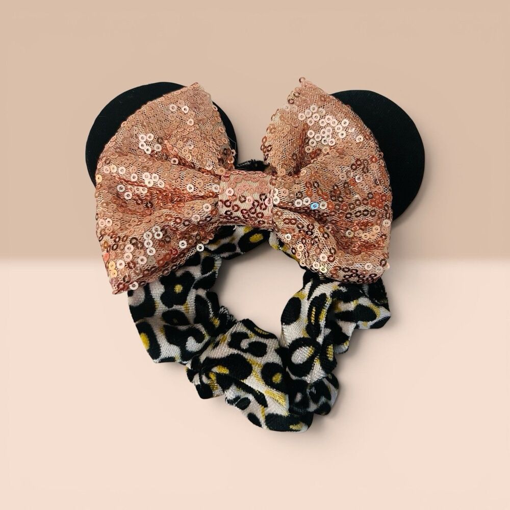 Handcrafted Minnie Mouse-Inspired Scrunchie Set – Set of 3 - Picture 4 of 5